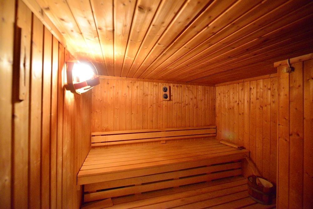Te Stela & 4* Tiranë